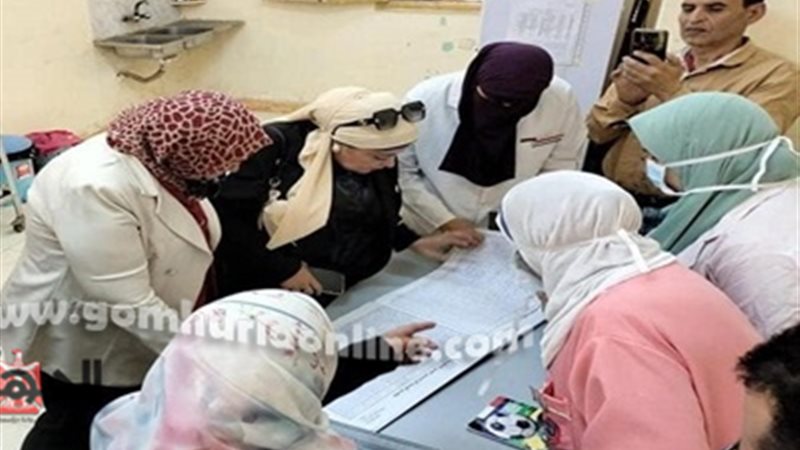 د. رشا خضر خلال متابعتها