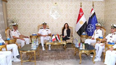 الأكاديمية العسكرية تسلم شهادات إختبار اللغة الفرنسية لضباط القوات البحرية