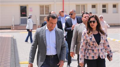 محافظ دمياط وسفراء الدول الأمريكية يتفقدون مصنعي موبكو وميثانكس
