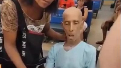 سيدة تصطحب عمها المتوفى ليوقع لها على قرض