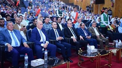 نائب محافظ سوهاج يشهد عرض مسرح المواجهةوالتجوال