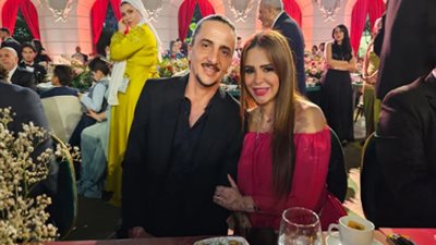 دنيا عبد العزيز وزوجها يحضران حفل زفاف نجل محمد فؤاد