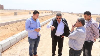 رئيس جهاز السادات يوجه بسرعة الانتهاء من طريق المحور المركزي
