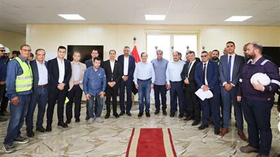 وزير البترول يتفقد الأعمال الإنشائية لمصنع السويس بميناء دمياط