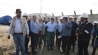 وزيرالبترول يتفقد الأعمال الإنشائية لمصنع مشتقات الميثانول بدمياط