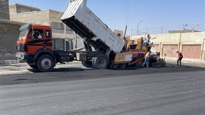 محافظ مطروح يتابع أعمال مد البنية التحتية فى الأحياء