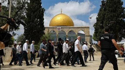 مستوطنون يقتحمون المسجد الأقصى.. والاحتلال يغلق الحرم الإبراهيمى