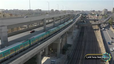 وزير النقل والسفير الفرنسي يستقلان القطار الكهربائي الخفيف LRT
