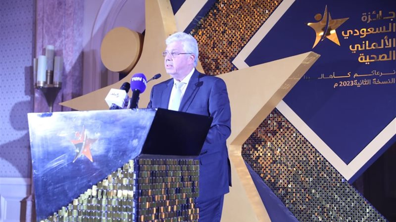 الدكتور أيمن عاشور