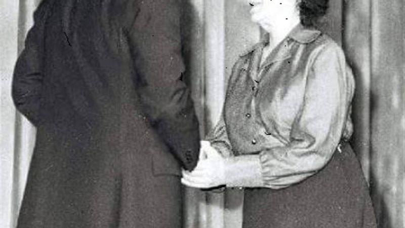 االسادات يكرم الفنانة