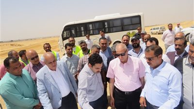قيادات هيئة المجتمعات العمرانية فى جولة بمدينة العبور الجديدة