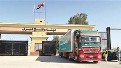 إكستر نيوز ترصد عبور شاحنات المساعدات عبر معبر رفح إلى غزة