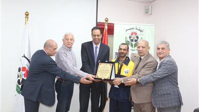 القوى العامله تكرم عاملين بنهضة مصر بالثغر