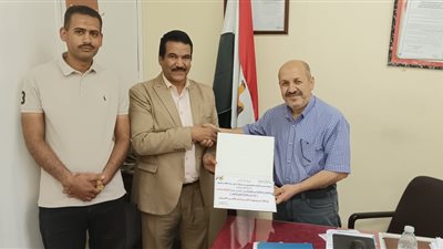 الشعب الجمهوري بقنا يكرم القيادات العمالية والعاملين بمصانع السكر