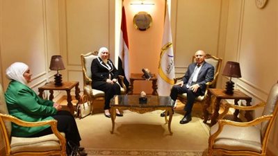 وزير النقل يبحث مع نظيرته الأردنية تدعيم التعاون المشترك