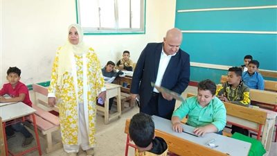 مديرتعليم الشرقية يتابع انطلاق ماراثون امتحانات النقل بمدرسة الخضارية