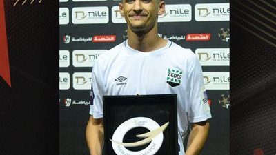 أحمد عاطف أفضل لاعب في مباراة سموحة و زد