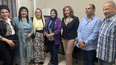 القومي للمرأة بالقاهرة يُسلم سيدات الأسمرات شهادات اجتياز فصول محو الأمية