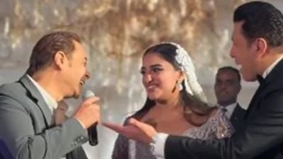 مصطفى كامل يبكى فى حفل زفاف ابنته والسبب مدحت صالح