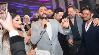تامر حسنى يشعل حفل زفاف ابنة نقيب الموسيقيين بحضور الكينج.. صور