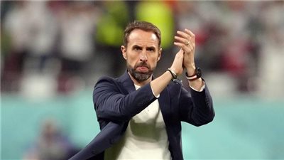 مدرب إنجلترا يكشف حقيقة اقترابه من تدريب مانشستر يونايتد