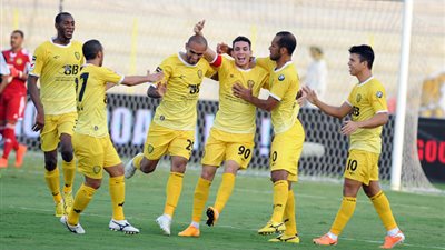مدافع فنربخشة التركي على طاولة الوصل الإماراتي فى الصيف