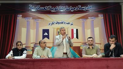 مدير تعليم دمياط يجتمع برؤساء لجان الشهادة الإعدادية