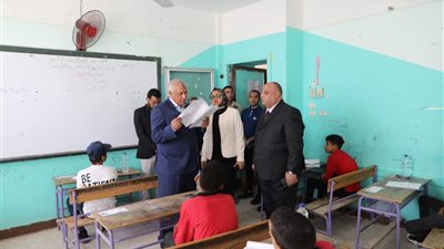 محافظ الوادي الجديد يتفقد لجان أول أيام الشهادة الإعدادية 2024