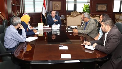 محافظ بني سويف يتابع مشروعات الصرف الصحي