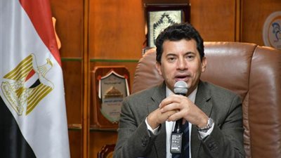 أشرف صبحى يهنئ الزمالك بالكونفدرالية.. ويتمنى فوز الأهلي السبت المقبل