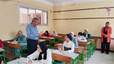 مدير تعليم دمياط يفاجئ مركز توزيع أسئلة إمتحانات الإعدادية