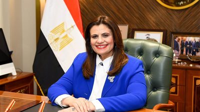 ضوابط السفر للفتيات المصريات بقوانين العمل بالدول العربية..الهجرة تكشف