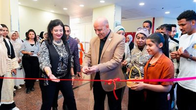 افتتاح مشروع تخرج طباعة منسوجات بكلية التربية النوعية جامعة أسوان
