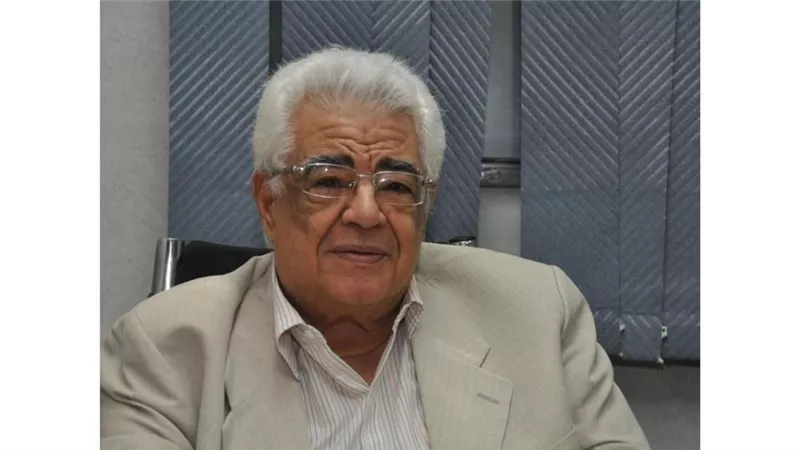الروائي الكبير محمد