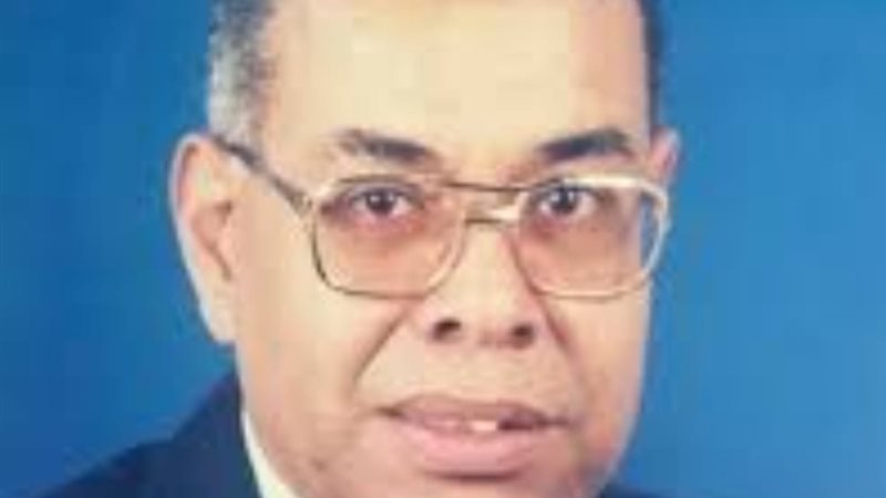 الدكتور أحمد أبو