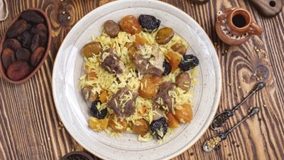 طريقة جديدة ومختلفة لعمل طبق الأرز بالفواكه المجففة والمكسرات