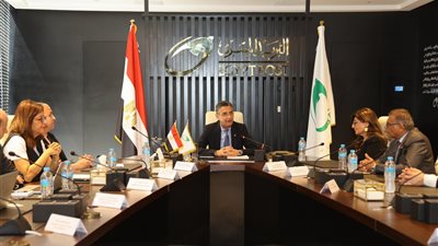 رئيس البريد يلتقي ممثلي غرفة التجارة الأمريكية