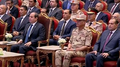 «الأمل والمستقبل».. الرئيس السيسى يشاهد فيلما تسجيليا عن مشروعات التنمية فى جنوب الوادى وتوشكى