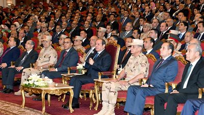 السيسي : تكلفة رغيف الخبز تصل إلى جنيه وربع والدولة تدعمه بـ130 مليار جنيه سنويا