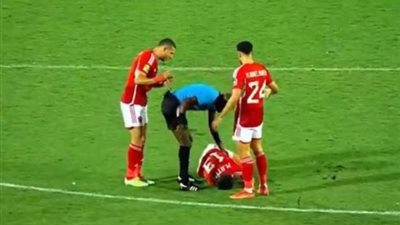 بطاقة صفراء للاعب الترجى بعد تدخل عنيف على قدم مروان عطية