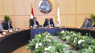 تعاون بين النقل والبترول لدعم عمل الوحدات البحرية بأعمال التكريك بميناء دمياط