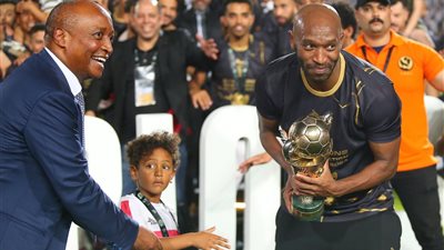 شيكابالا : رئيس الاتحاد الإفريقي هو من أعطى الكأس لآدم إبني