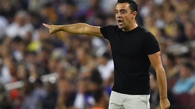 كواليس صادمة وراء رحيل تشافي عن برشلونة