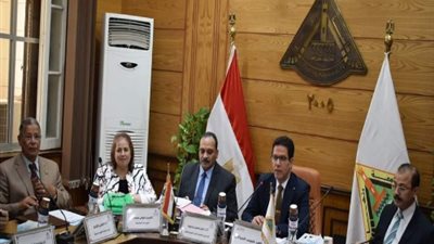 رئيس جامعة بنها يشيد بمراكز التطوير المهني بالجامعات