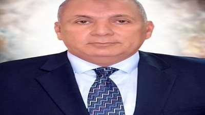 محافظ الوادى الجديد يهنئ أوائل الشهادة الإعدادية الحاصلين على 100%