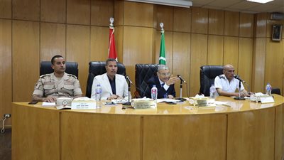 محافظ المنيا يناقش استعدادات انطلاق ماراثون الثانوية العامة