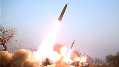 كوريا الشمالية تطلق 10 صواريخ باليستية باتجاه البحر الشرقي