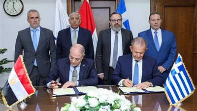 تعزيز التعاون مع اليونان فى مجال النقل البحرى و الموانئ و السياحة