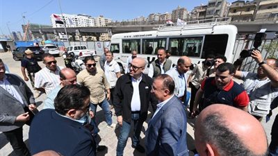 الجزار ومحافظ الإسكندرية يتفقدان مشروع إنشاء كوبرى على مستويين