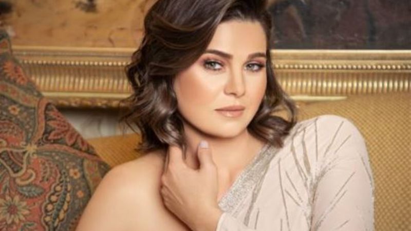 الفنانة يسرا اللوزى